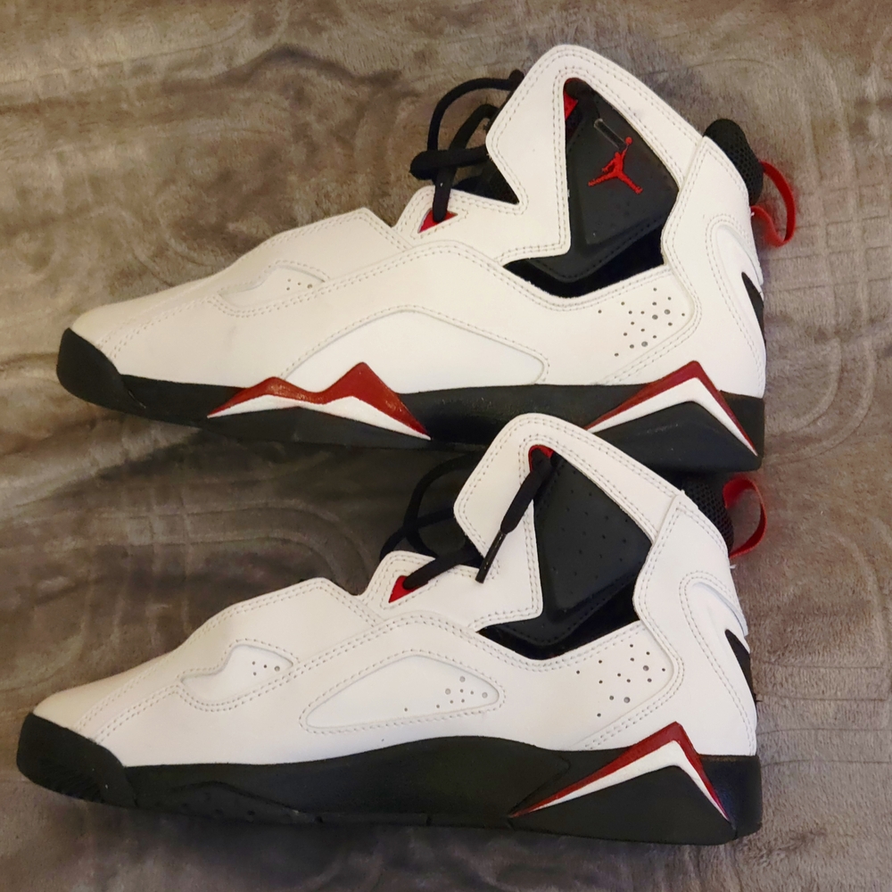 Size 7y Kids White and Red Athletic Shoes, Jordan True Flights